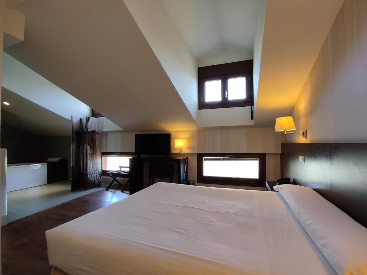Hotel Puerta Del Arco Tudela de Duero Екстер'єр фото