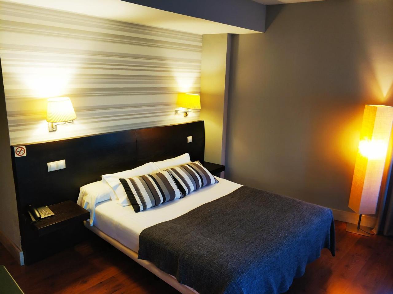 Hotel Puerta Del Arco Tudela de Duero Екстер'єр фото
