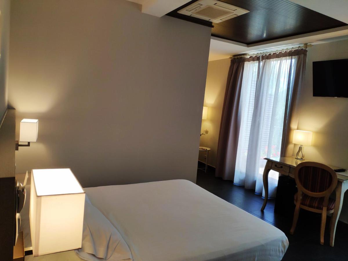 Hotel Puerta Del Arco Tudela de Duero Екстер'єр фото